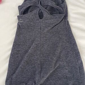 LIKE NEW BEYOND YOGA ATHLETIC YOGA TOP WITH BUILT IN SPORTS BRA